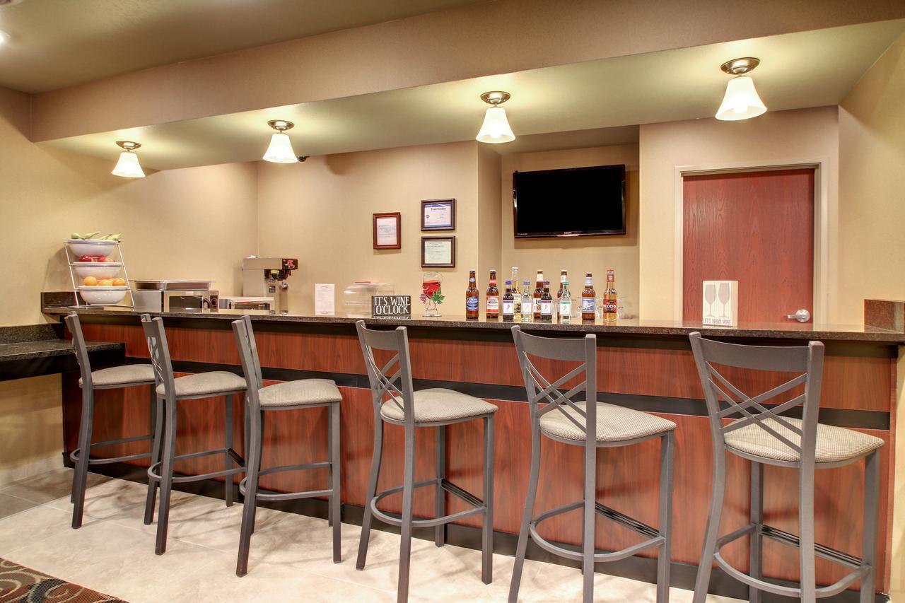 Castle Rock Inn & Suites - Quinter Dış mekan fotoğraf