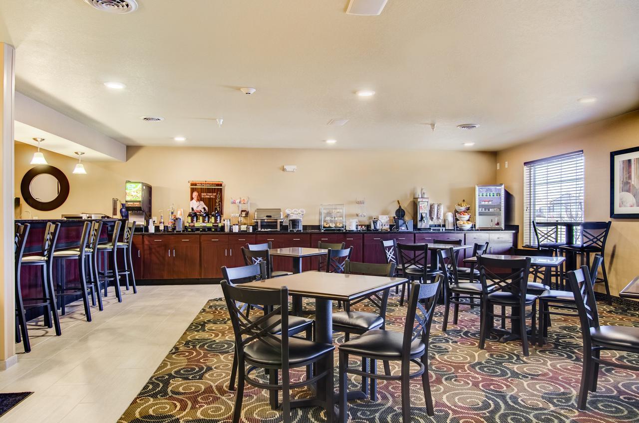 Castle Rock Inn & Suites - Quinter Dış mekan fotoğraf