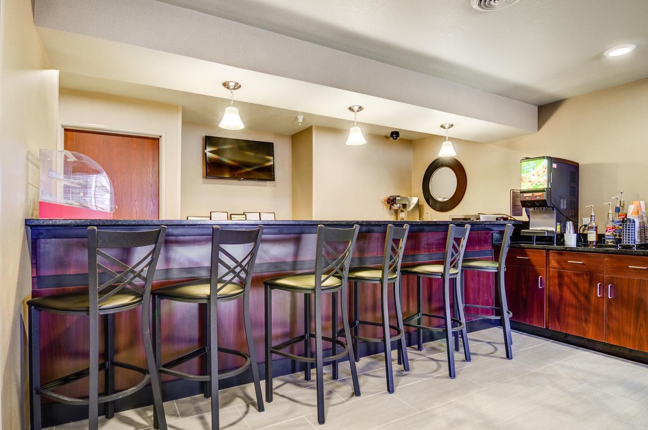 Castle Rock Inn & Suites - Quinter Dış mekan fotoğraf