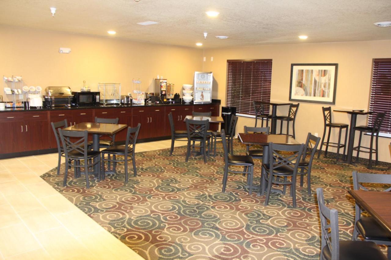 Castle Rock Inn & Suites - Quinter Dış mekan fotoğraf