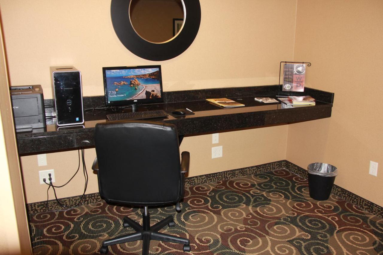 Castle Rock Inn & Suites - Quinter Dış mekan fotoğraf